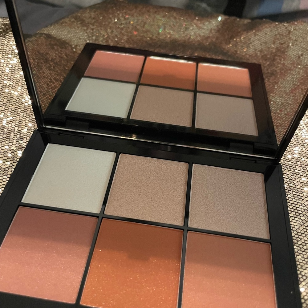 Douccc Posh Powder Palette New